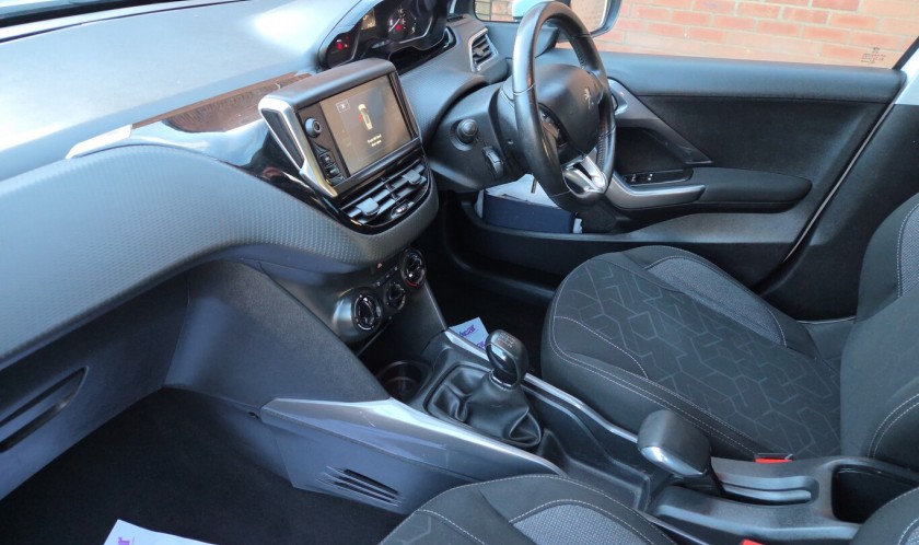 Peugeot 2008 Active Blue Hdi