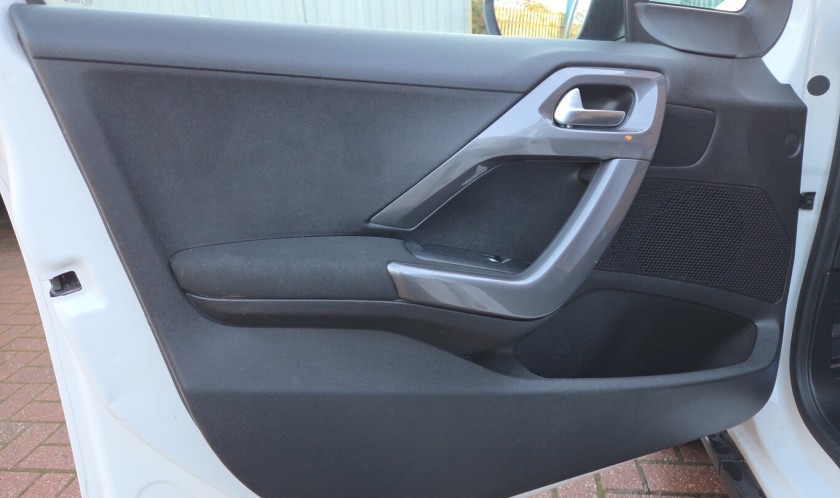 Peugeot 2008 Active Blue Hdi